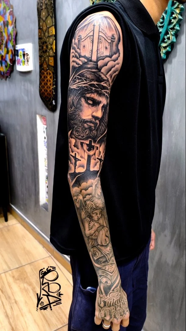 Fechamento do Marquinhos! 👑🔥®️👊🏽
Muito obrigado pela confiança meu mano!
Gratidão por produzir ARTE 🕉️ 
.
.
#tattoo #tattoolovers #tattoopage #tattooart #ink #inked #tatuagem #fechamento #fechanentodebraço #renanrea #tattoostudio #kingstattoo #bodyart #tattooideas #tattoovideo #tatuagemsombreada