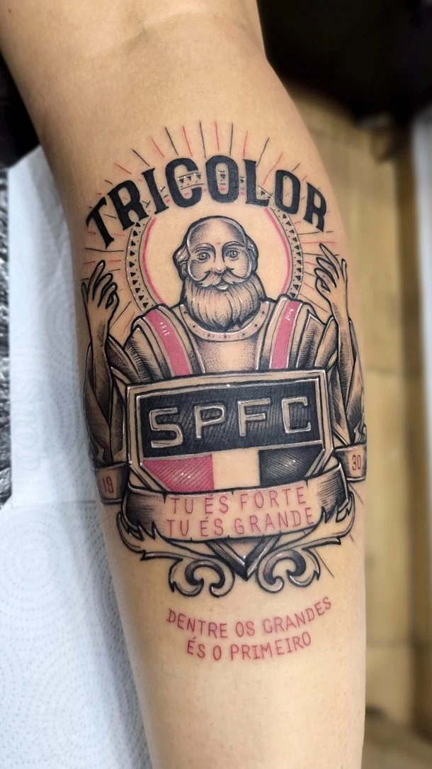 Primeira tattoo do Luan! 👑🔥®️
Muito obrigado pela confiança!
.
.
#tattoo #spfc #tatuagem #futebol #arte #ink #inked #tattoopage #tattoolovers #tattoophoto #tattooartist #tatuador #inkaddict #inkspiration #inkart #renanrea