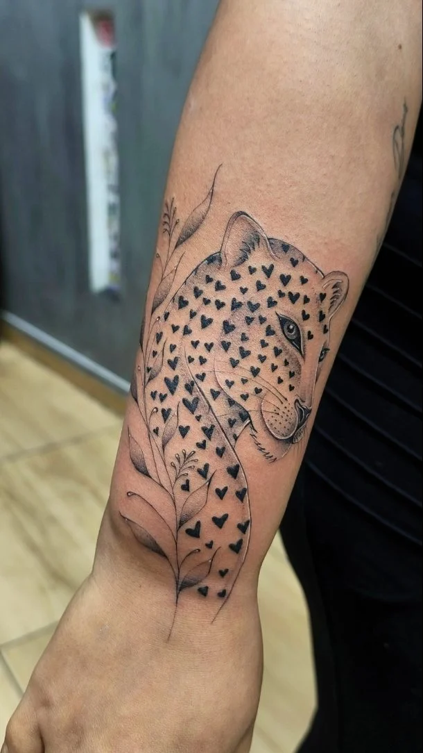 Tattoo da Janaína! 👑®️🔥
.
Gratidão por produzir ARTE 🕉️ 
.
.
#tattoo #tatuagem #foryou #fy #tattoopage #fineline #finelinetattoo #tatuagensfinas #renanrea #ink #inked #kingstattoo #tatuagensdelicadas