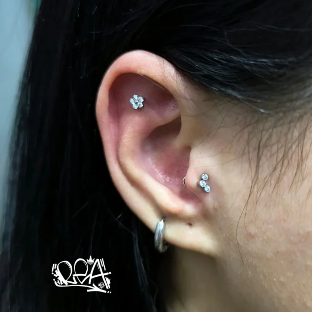✅FLAT & TRAGUS 
Joalheria em Aço cirúrgico & Titânio com muita variedade! Procedimento estéril e com hora marcada.. bora fazer o seu!? 👑®️🔥
.
Gratidão por produzir ARTE 🕉️ 
.
.
#piercer #bodypiercer #piercing #pierced #tattoo #tattoostudio #foryou #fy #piercingstudio #renanrea #kingstattoo