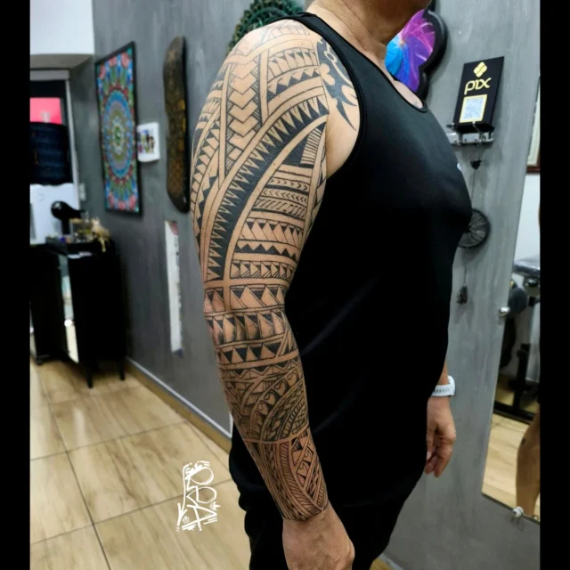 ✅ Fechamento tribal inspirado na cultura polinésia! 
Feito a mão, sob medida e no detalhe! 
.
.
Gratidão por produzir ARTE 🕉️ 
.
.
#tattoo #tattoopage #tattooideas #tattoophoto #tribal #tattootribal #ink #inked #foryou #fy #renanrea #kingstattoo #tattoostudio #tattooart #tatuador