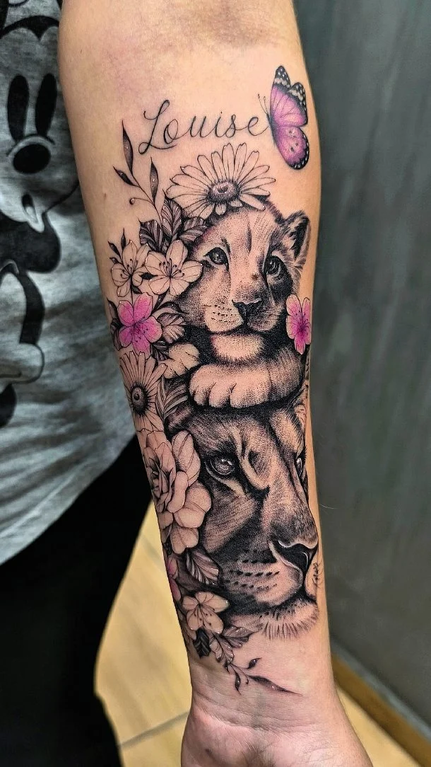 Projeto desenvolvido no detalhe especialmente para essa linda homenagem! 👑®️🔥
.
Gratidão por produzir ARTE 🕉️ 
.
.
#tattoo #tatuagem #finelinetattoo #tattoostudio #ink #inked #tatuador #renanrea #kingstattoo #tatuagemfina #tatuagensdelicadas #foryou